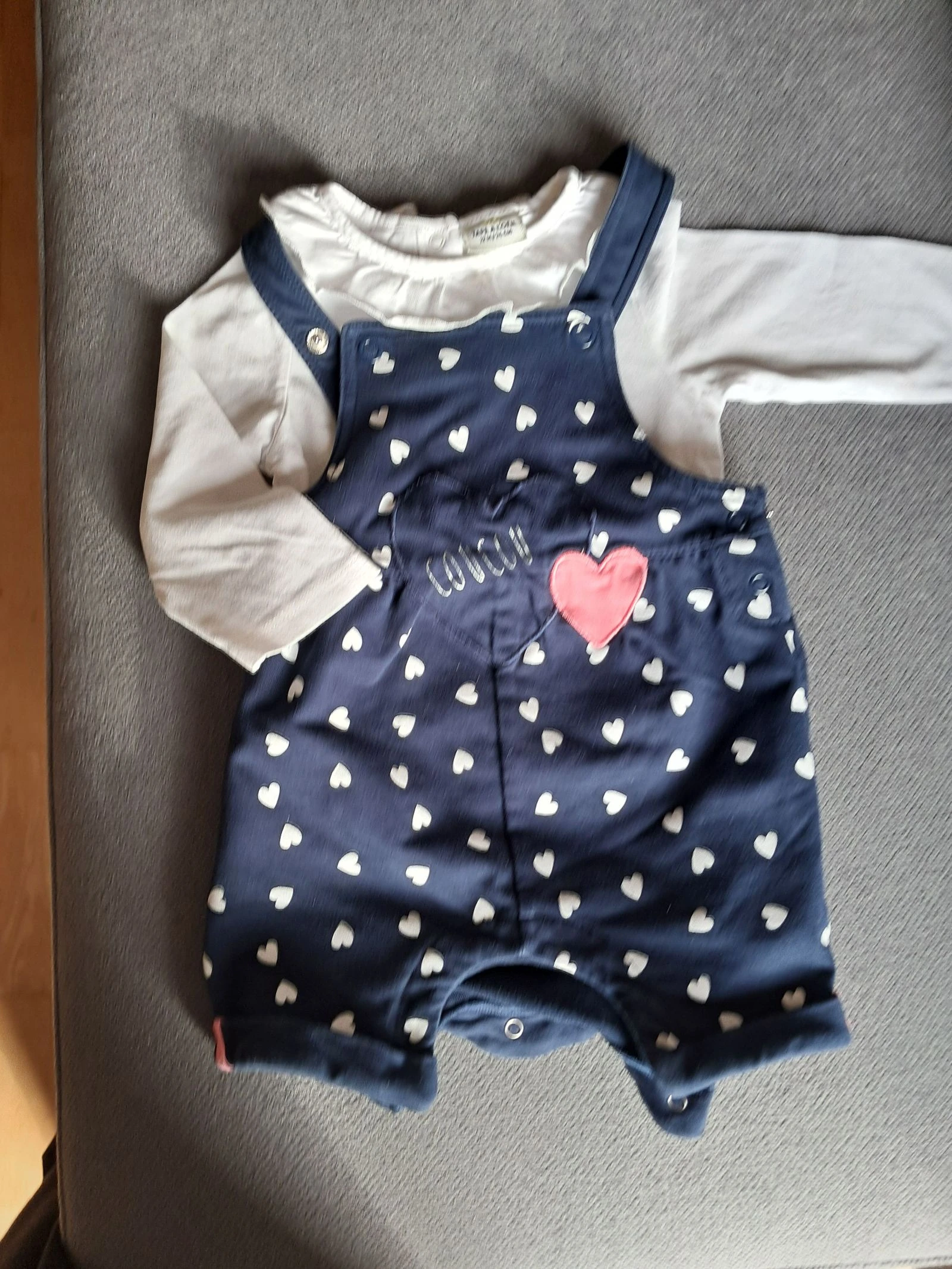 Ensemble 12 mois tee shirt et grenouillère 
